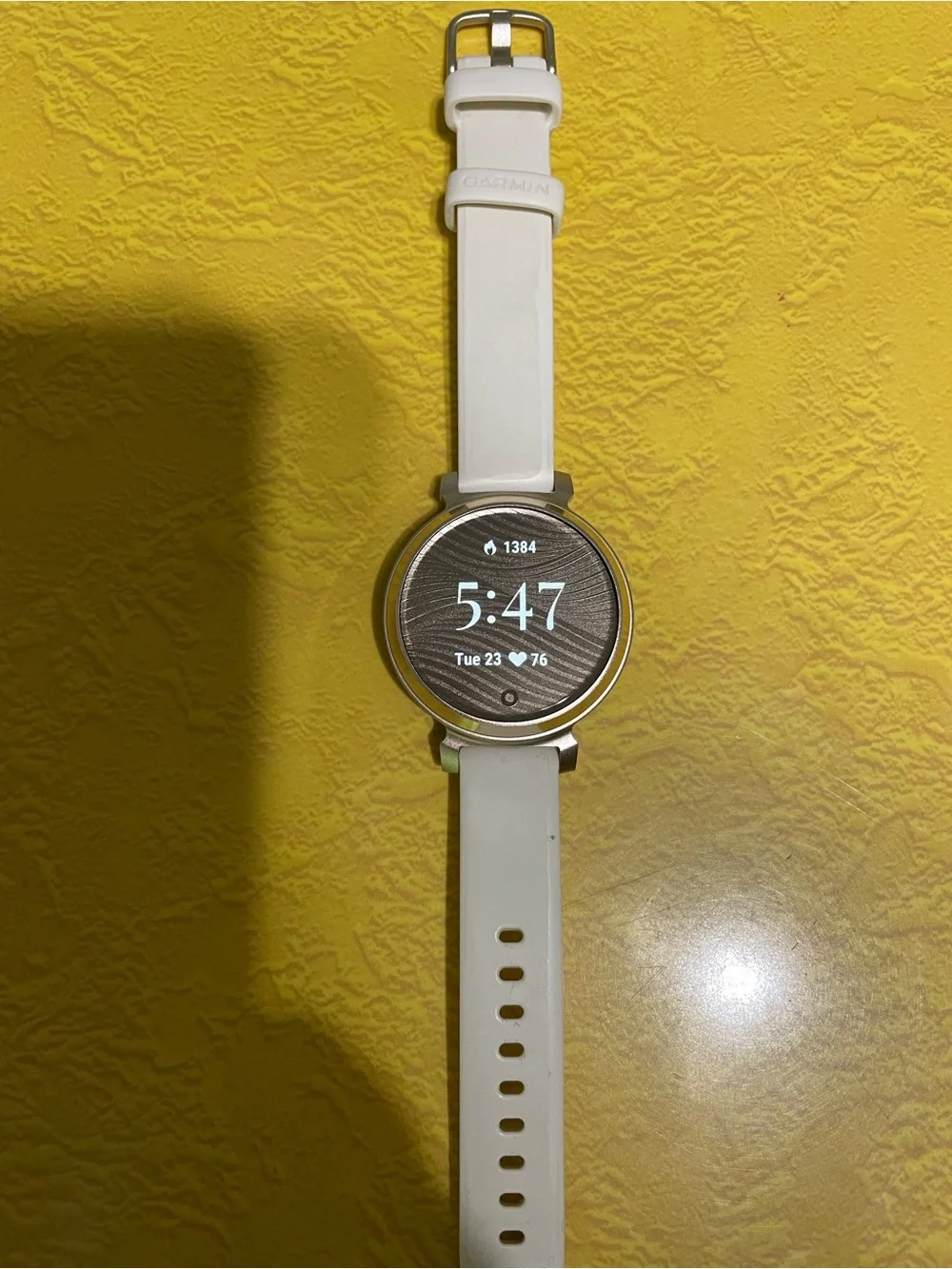 Garmin Lily 2 Smartwatch - Cream and Gold Accent